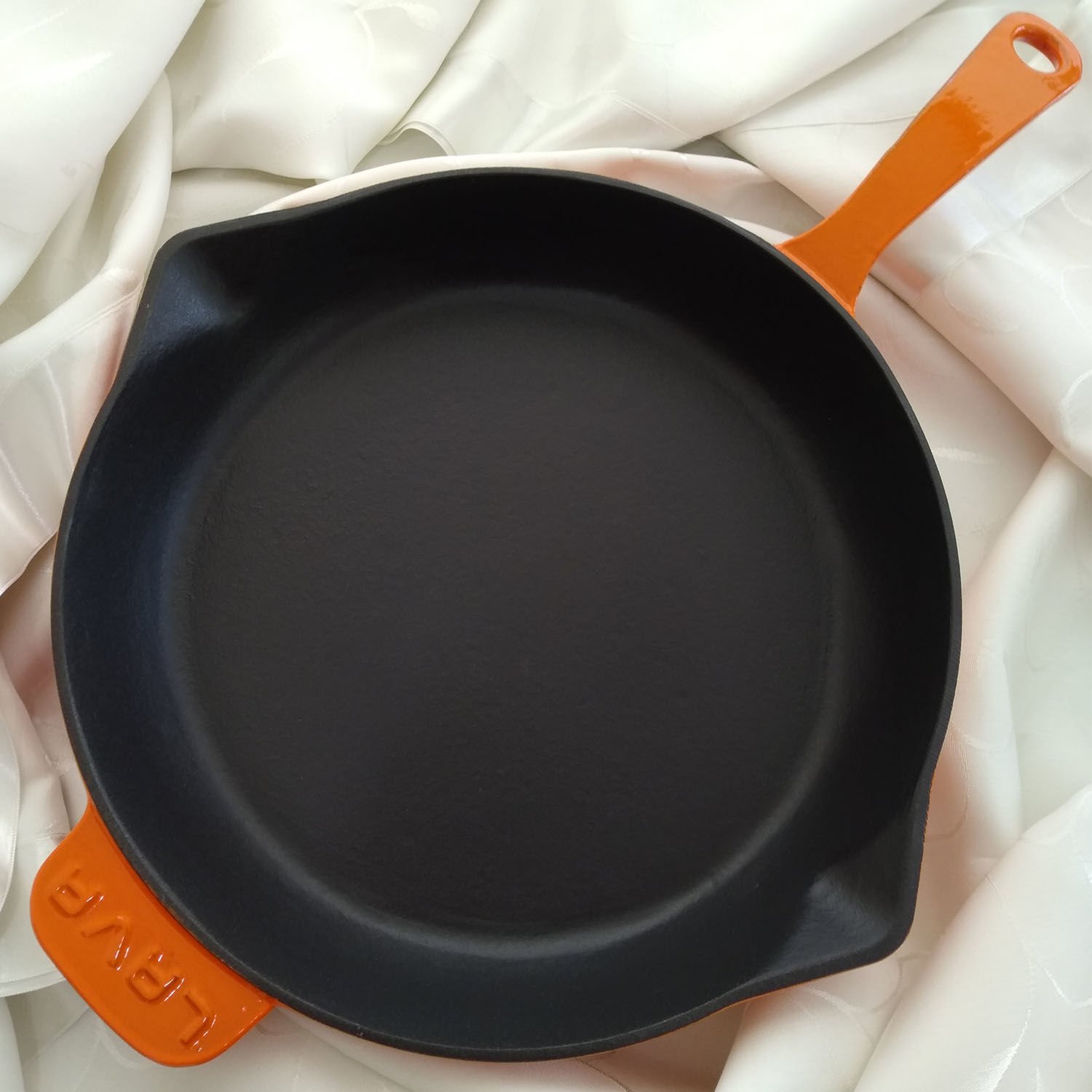 Lava Döküm Yuvarlak Kızartma Tavası Çap(Ø)28cm Döküm Demir Yekpare Saplı.