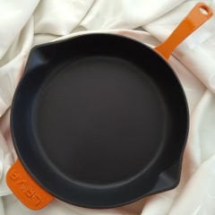Lava Döküm Yuvarlak Kızartma Tavası Çap(Ø)28cm Döküm Demir Yekpare Saplı.
