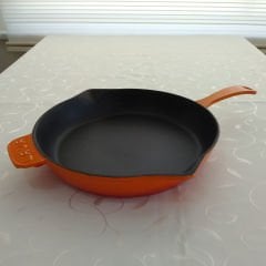 Lava Döküm Yuvarlak Kızartma Tavası Çap(Ø)28cm Döküm Demir Yekpare Saplı.
