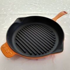 Lava Döküm Yuvarlak Izgara Tava Çap(Ø)28cm. Döküm Demir Yekpare Saplı - Turuncu
