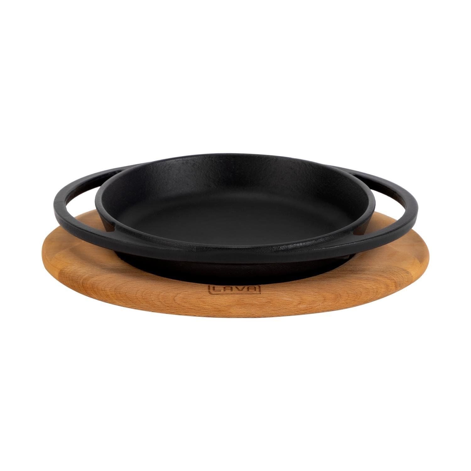 Lava Döküm Yuvarlak Sahan Çap(Ø)20cm. Döküm Demir Yekpare Çift Kulplu Kayın Servis Ahşabı